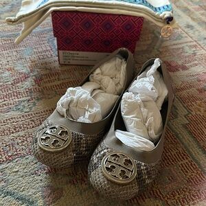 Size 7.5 Tory Burch Flats!